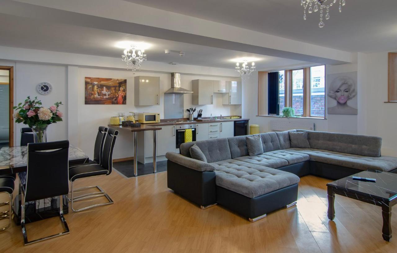 Daire Super Spacious Church Conversion Close To Tower Blackpool
